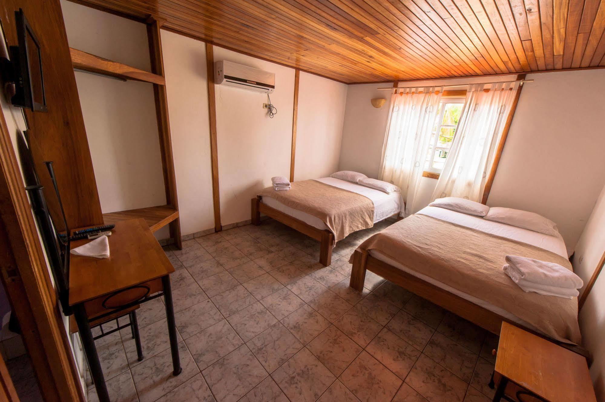 Hotel Posada Los Delfines Bocas Town Ngoại thất bức ảnh